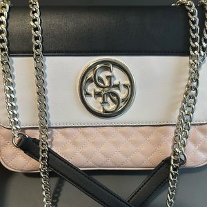 Brand New Guess shoulder Bag!!!